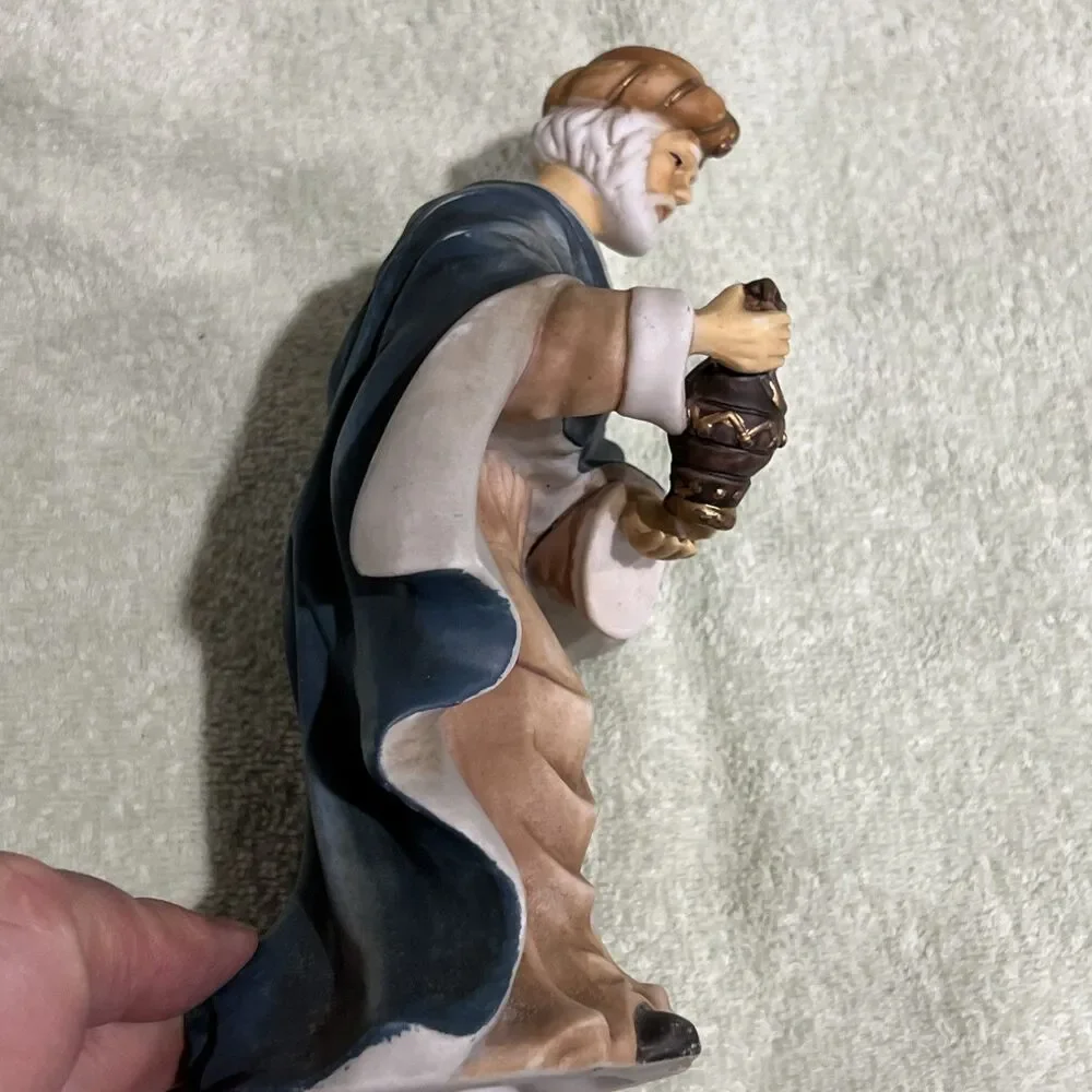 Vintage Unidentified Porcelain 2 WISE MEN Nativity Replacement Pieces Porcelain